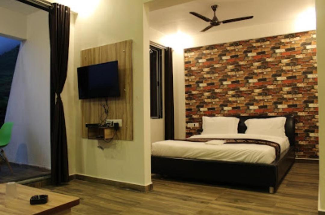 Strawberry Hills Saputara Hotel Exterior photo